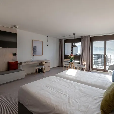 Victoria & Hotel 4*